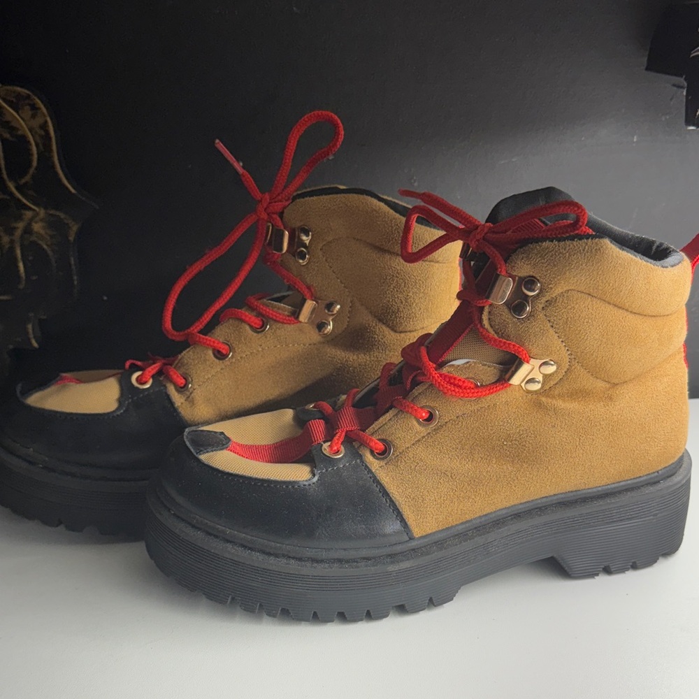 Tan Black Red Hiking Boots with Red Laces Womens Size 5.5 6 Utility Streetwear